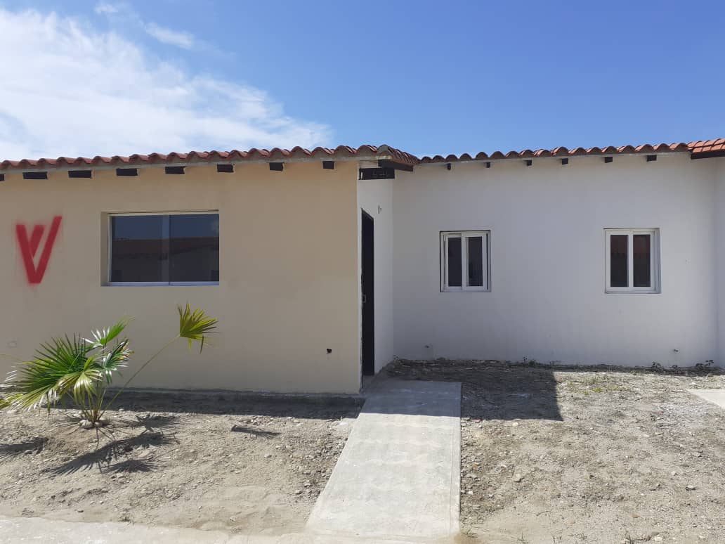 Minhvi_Oficial's tweet photo. #AlMomento || Min. @IMVillarroel Hoy 35 familias reciben su #ViviendaDigna y propia, esta es la tercera vez en este año que venimos a el Remando edo. #Braina a entregar viviendas y seguimos construyendo
#IndígenasEnCombate https://t.co/pUCd8F6edz