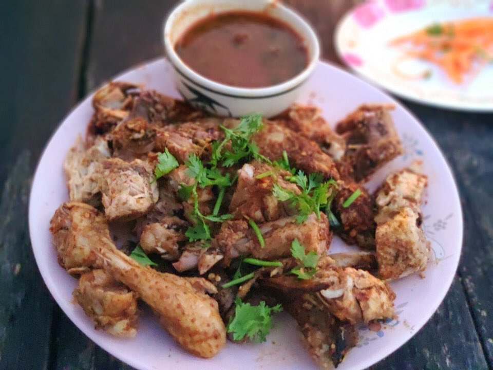 eatingoutmap's tweet photo. แม่ท่าช้าง กางโต้ง นั่งกินไก่อบโอ่งแกล้มน้ำทอง ริมทุ่งนา (กางโต้ง) ชิวมาก #เชียงใหม่หนาวแล้ว #หนาว #หนาวแล้ว #ร้านริมทุ่ง #นาข้าว #เที่ยวเชียงใหม่ #eatingoutmap https://t.co/cUCS2gCoQj https://t.co/dqoqVOetg1