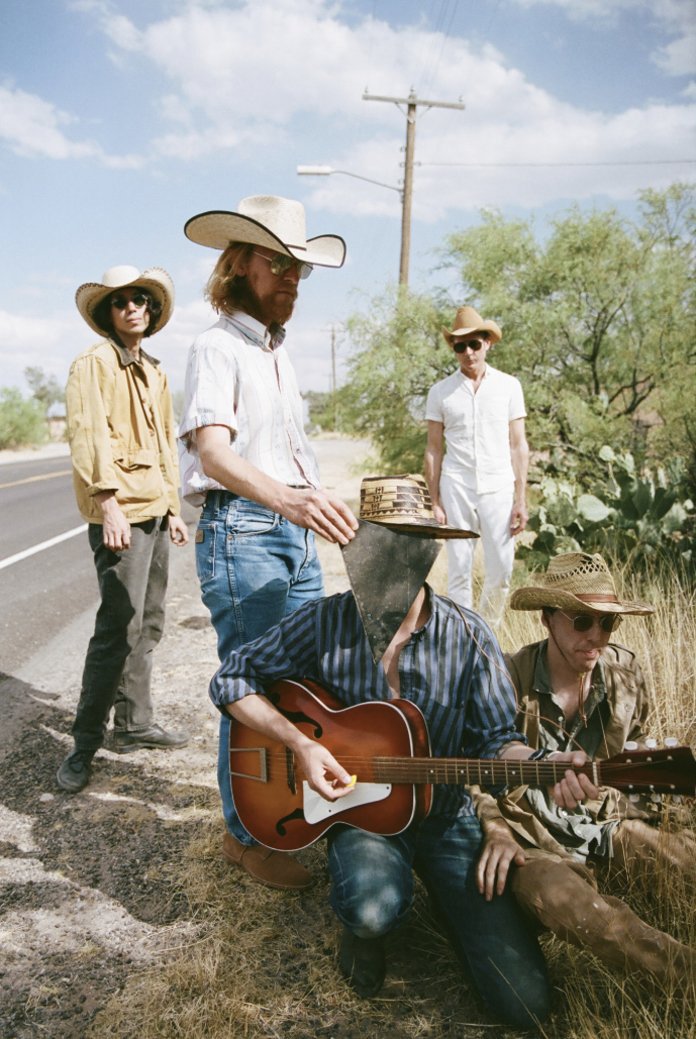 Under_Radar_Mag's tweet photo. Deerhunter (@DeerhunterMusic) released a new album, "Why Hasn't Everything Already Disappeared?," back in January via @4AD_Official. Now they have shared a 12-minute long brand new song, "Timebends." #Deerhunter #Timebends #NewSong #4AD
https://t.co/TCQYm7xqKB https://t.co/WwDTWUiH73