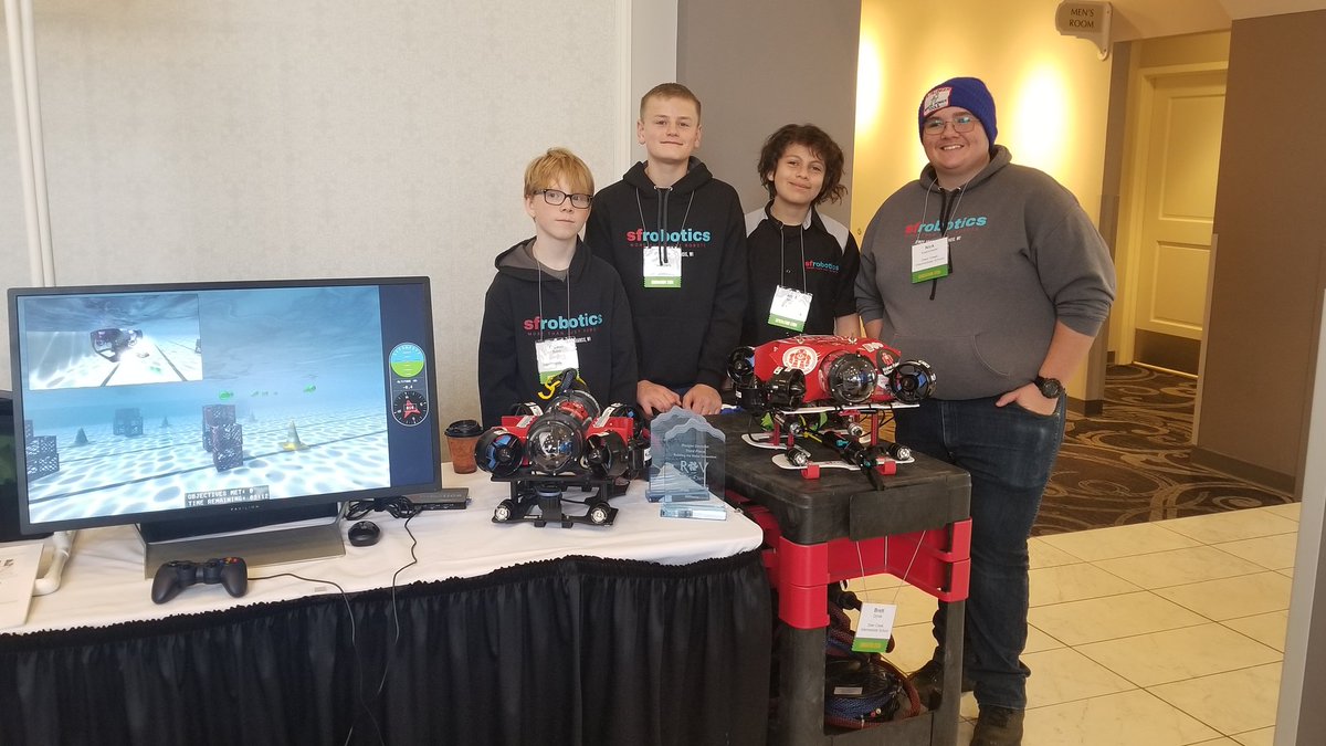 dotsciguy's tweet image. @sfrobotics_wi @SFSDSchools Ss talking @matecenter #ROV w/ @STEMForward #sySTEMnow conference attendees.  Is that a @marinesim in the photo?  Yes it is.