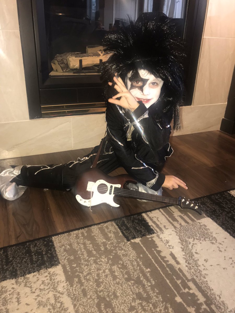 Julia_J_85's tweet photo. @kiss #halloween2019 https://t.co/9yfaPYqtWo