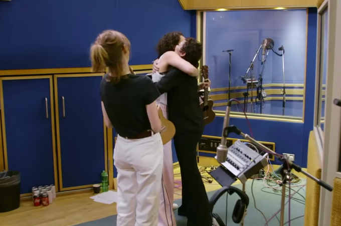 RKCasting's tweet photo. Olivia Colman and Phoebe Waller-Bridge enjoy Fleabag reunion as they team up for duet for Children In Need: Got It Covered - https://t.co/GETLRZkz42   - -   - -  - -  #PhoebeWallerBridge #Fleabag #Fleabag2  *** Many thanks to all our supporting artists who worked on #Fleabag  *** https://t.co/ScaboiPD4J
