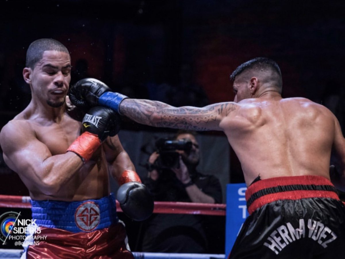 JohnnyHitmanDez's tweet image. 🧐#ComingForTheHead #RockinFights #HitmanDez #HeadHunter