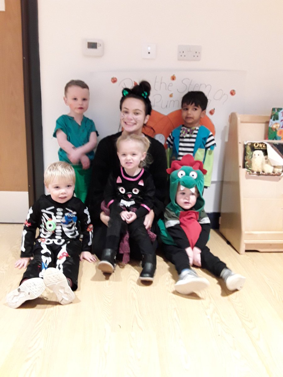 AshbridgeMaxy's tweet photo. Look at foxes key groups for our halloween party, sammy, frankie, Jodie and Heather! #partytime #games #dressup #keygroups 🎃 https://t.co/wcUx5XfStJ