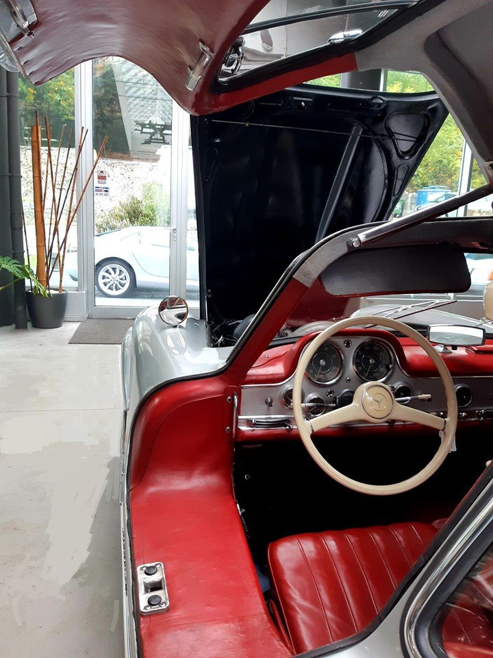 Mercedes-Benz 300SL "Alas de Gaviota" 1955 y McLaren Mercedes SLR, ¿Qué más se puede pedir? 
Mercedes-Benz 300SL "Gullwing" 1955 and SLR Mclaren Mercedes. What else? 
#restauracionmercedesbenz #restauracionclasicos #mercedesbenzclasicos #Mercedes #Benz #300SL