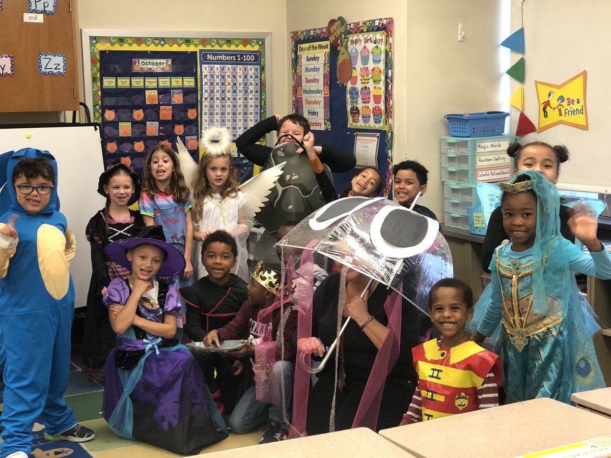 EASDMearhoff's tweet photo. We had a blast celebrating Halloween today in Room 109! #cougarpride https://t.co/O5i1y2kI8m