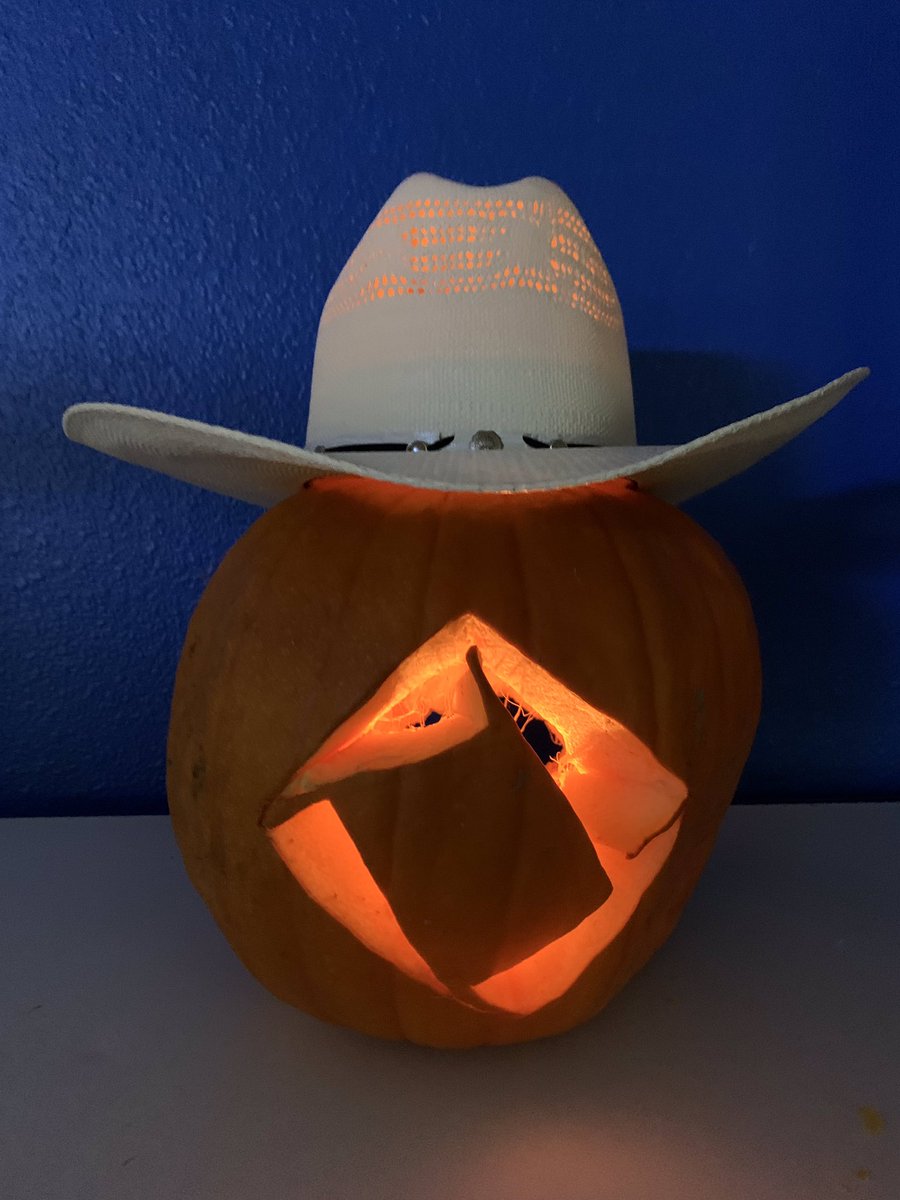 joates20's tweet photo. Happy Halloween from Lake Travis DECA! @TexasDECA @txdeca5 @DECAInc https://t.co/5LxQHsBqpz
