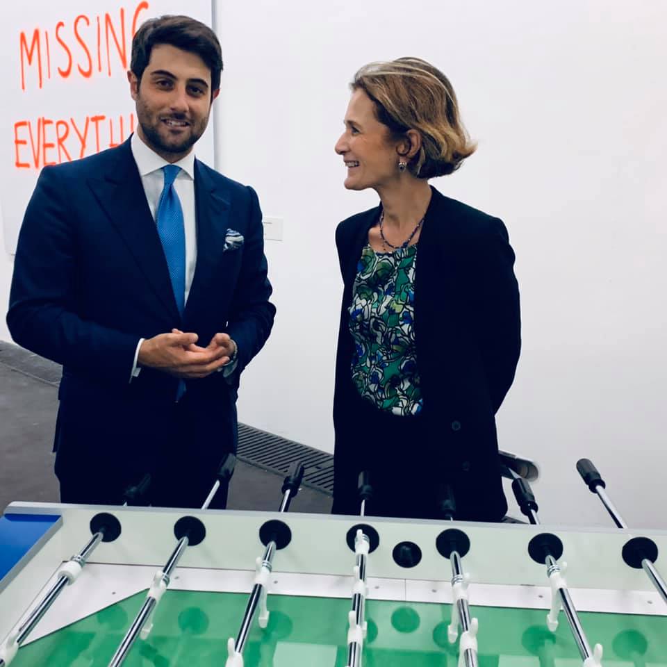 Utopia_lab's tweet photo. #TalentPrize2019, una serata dedicata all’arte contemporanea e ai giovani talenti. Durante l’evento il nostro AD @GPZurlo ha consegnato il #PremioSpecialeUTOPIA a Federico Delfrati per la sua "Friends or Foe”. Tra gli ospiti anche la Sottosegretaria al @_MiBACT, @lorenzabo. https://t.co/aR4OMklL37