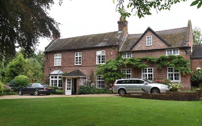 <a href="/jeremycorbyn/">Jeremy Corbyn</a> Elites who grew up in houses like this...