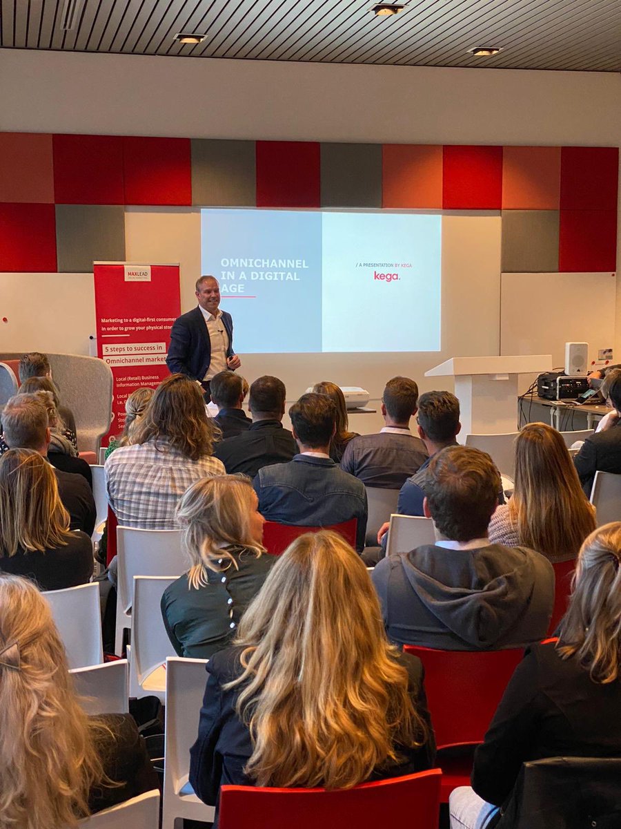 Kegaretail's tweet photo. Kees Verkade on stage op @Maxlead Omnichannel Marketing Day! ‘Omnichannel in a digital age’ #kegaretail #takingretailfurther #omnichannel #monitor #kega #factsandfigures #inspiration #trends https://t.co/58tyM0fhYa