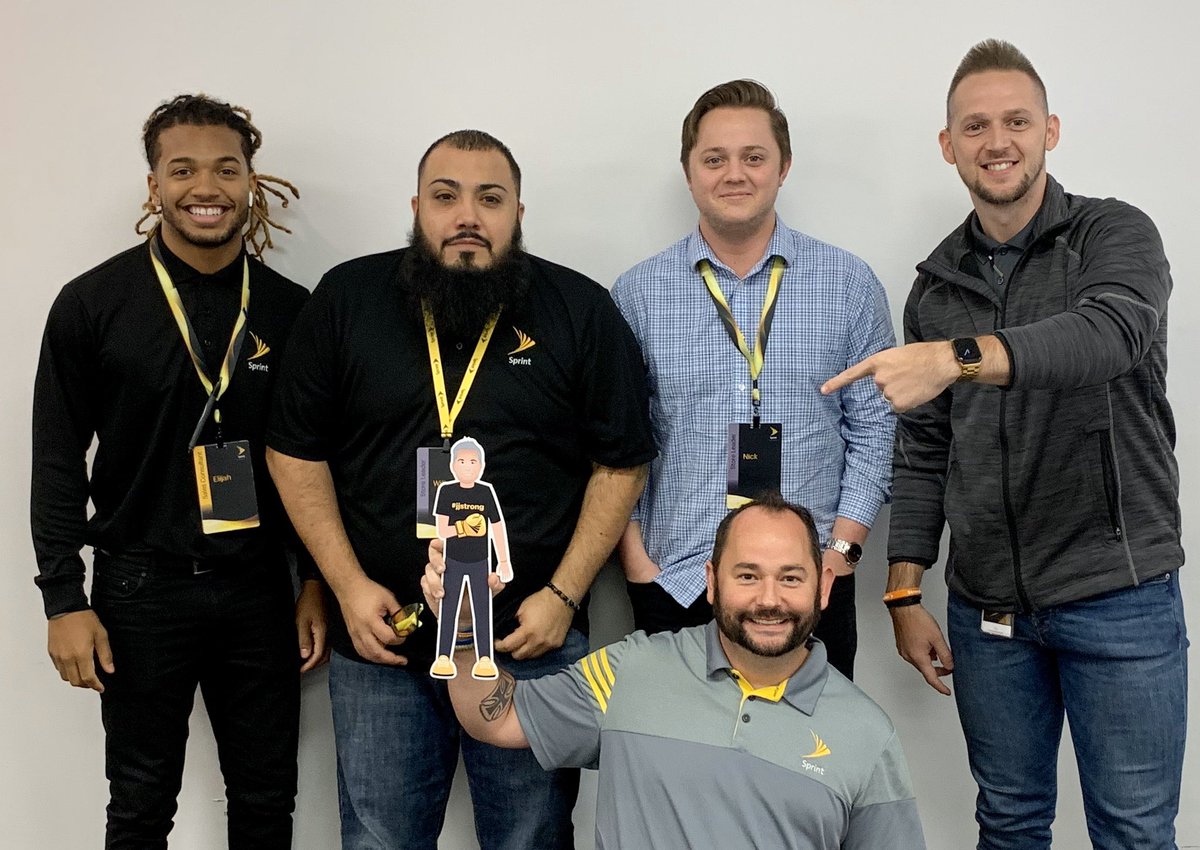 Cerealkillerjda's tweet photo. #flatjamie made way 2 the no-nonsense @sprintbrooklyn1 store 1839! Green has been their color, as they have finished for months now w/this mgmt team and help from @elijahhill_ @Zel_Musa expects the best &amp; gets it from team! @jajones83 @cusickretail @JesseLombardi @BKnollSprint https://t.co/LbDdJ49tlk