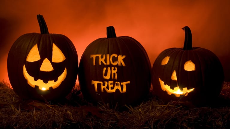 ESKilwinning's tweet photo. #DidYouKnow that a colon can completely change the meaning of a sentence? For example: 

Jane ate her friend's lunch.

Jane ate her friend's colon.

A gruesome gag for #Halloween 

#coreskills matter! https://t.co/srgF1DrXfb