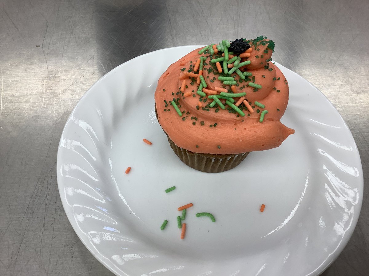 ConnorPrattMC's tweet photo. The pumpkin dishes cooked in the @LPS_Westgate kitchen today included: Pumpkin Shepard’s Pie, Pumpkin Pie, Pumpkin Cinnamon Rolls and Pumpkin Muffins.  Judges weighed in. We will know the results tomorrow. https://t.co/a9CMpzeaoo