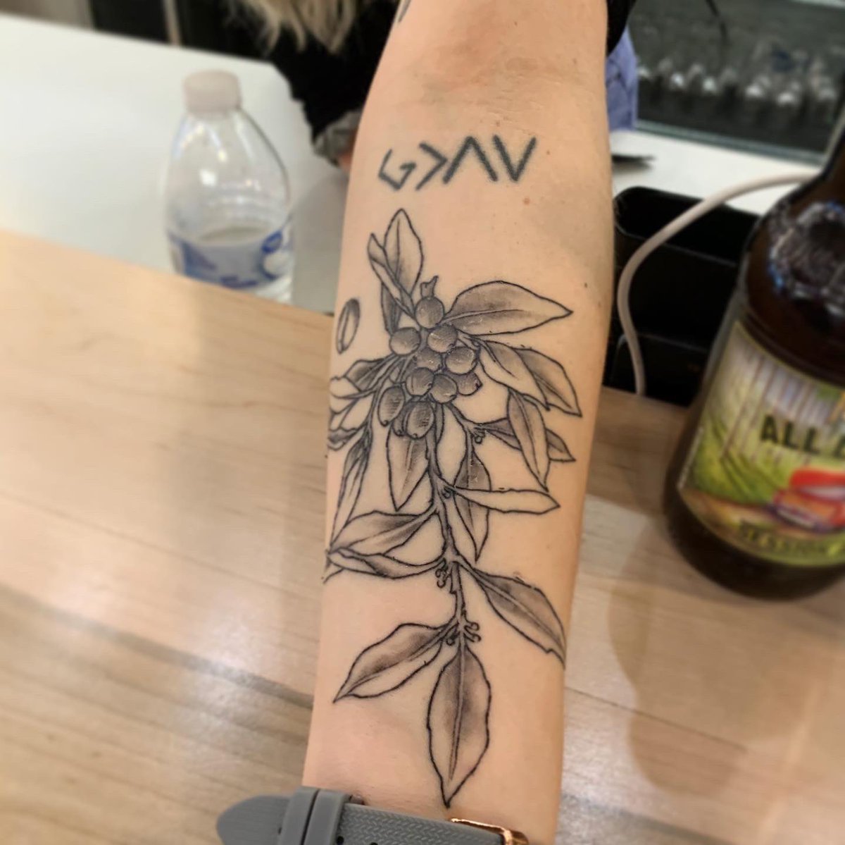 Raise your hand if you love coffee...then  show us your coffee plant  tattoo! .. .. #cafearabica #coffee #tattoo #baristart #baristagirl  #baristalife #coffeelover
