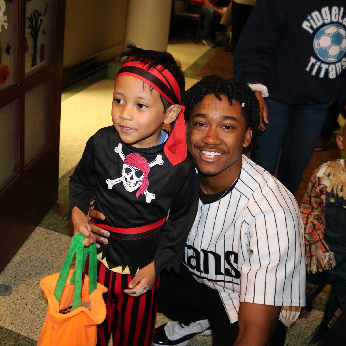 mcsinfo's tweet photo. Thanks, Ridgeland Titans athletes, for helping our Madison County Preschoolers trick-or-treat through Central Office. #MCSfamily #CreateCollaborateCommunicate #MarkofExcellence #MovingtheMark @RidgelandFB @Titan23_RHS Check out all the pics here:  https://t.co/whdzUD3H9h https://t.co/GYdYPsix47