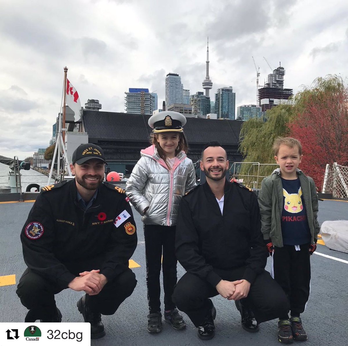 Diego0rtiz's tweet photo. ⚡️Ecstatic to give up my @RoyalCanNavy Peak Cap to contribute to her #Halloween costume! 🇨🇦⚓️👩🏼✈️
#SheTheNavy #WeTheNavy #WeTheNorth #hmcsstjohns #GLD2019 https://t.co/xd9tPJop22