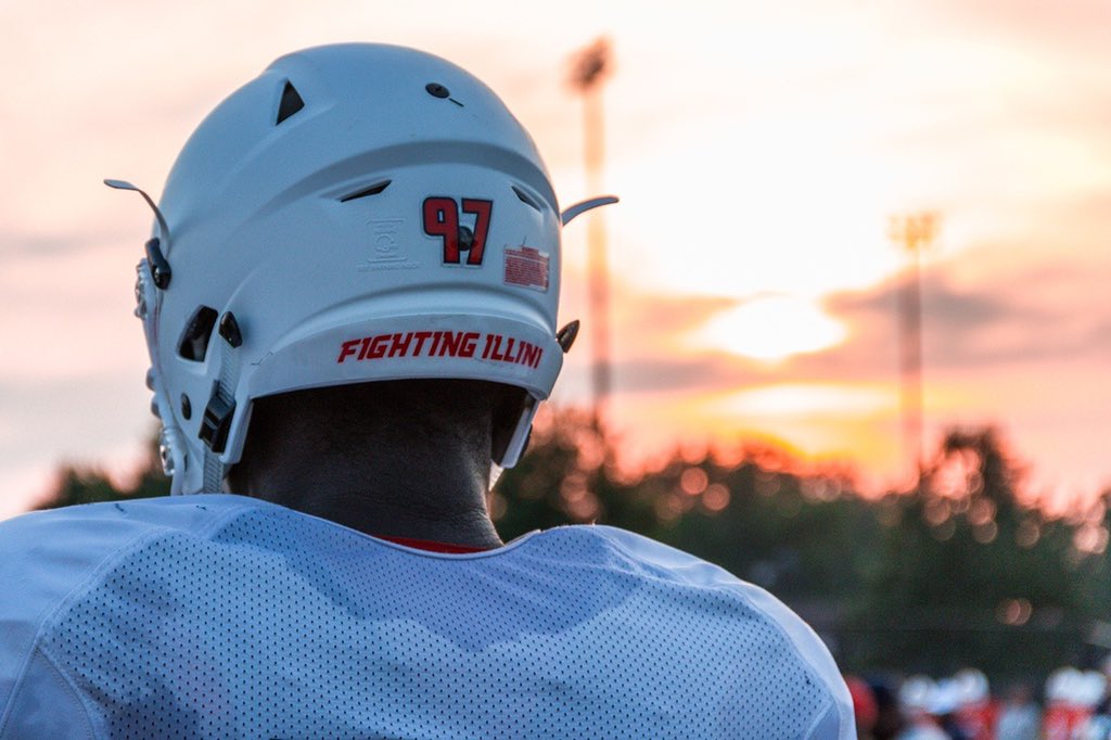 #illini athletics and <a href="/IlliniIFUND/">Illinois I FUND</a> start a <a href="/gofundme/">GoFundMe</a> page to raise funds for injured player Bobby Roundtree <a href="/BobbyRoundtr97/">Bobby Roundtree</a> gofundme.com/f/97strong-fig…