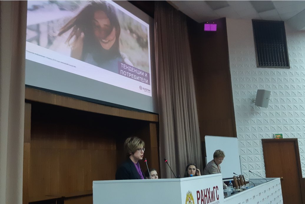 EvonikPC's tweet photo. This week, we’ve met customers, suppliers &amp; technologists at the #InterCHARM in Moscow. At PCAR conference, which is part of this trade show, Valeria Sacharova held a speech about our Dermofeel® viscolid MB: https://t.co/x7d1GE5717 #Evonik #naturalcosmetics https://t.co/60w8EZP2cU