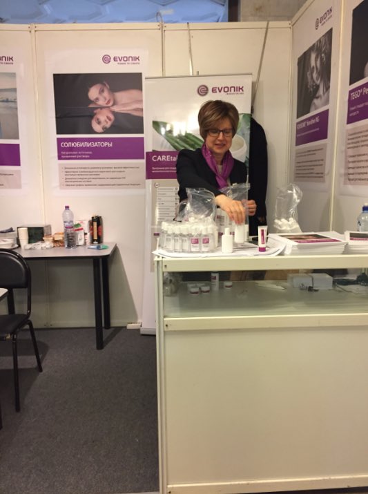 EvonikPC's tweet photo. This week, we’ve met customers, suppliers &amp; technologists at the #InterCHARM in Moscow. At PCAR conference, which is part of this trade show, Valeria Sacharova held a speech about our Dermofeel® viscolid MB: https://t.co/x7d1GE5717 #Evonik #naturalcosmetics https://t.co/60w8EZP2cU