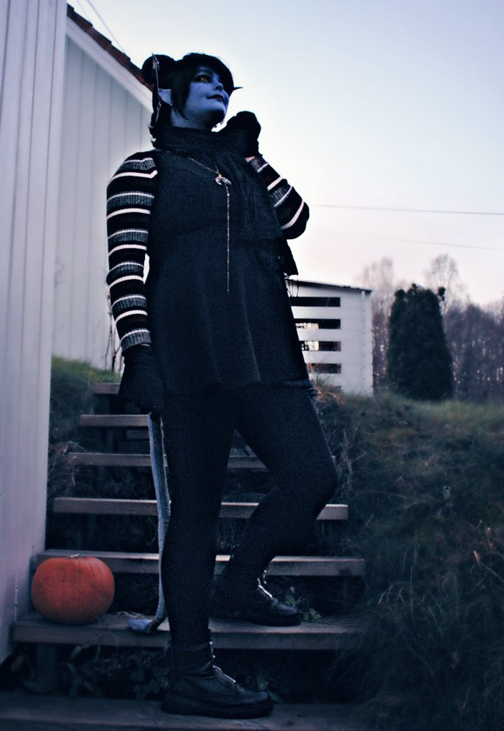 IhadraCosplay's tweet photo. πHAPPY P00PY BL00 DAYπ
So fun to try taking the photos with a remoteππ
#criticalrole #jestercosplay #criticalrolecosplay #halloween #gothjester https://t.co/JrlVB2jh7v