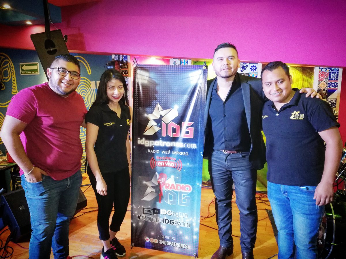 compillayo's tweet photo. Con una parte del #IDGTeam @kassandra_50 @YoTony_ y el. Compa @ClaudioAlcaraz #Acustico #convivencia #firmadeautografos https://t.co/9Z5YsJGMBQ