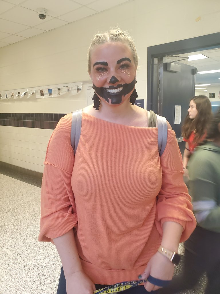 LCPS_Mercer's tweet photo. A typical Thursday at Mercer. #joininginonthefun https://t.co/As1J6mFNM3