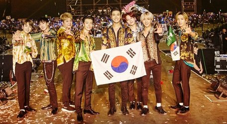 SJ was the 1st kpop grp to do a concert in saudi arabia but they were surprisingly so cautious to not do smth that may be offensive for muslimsLike the fact that they picked the flag that doesn't contain religious words and they rearranged their choreos w/out the girl dancers