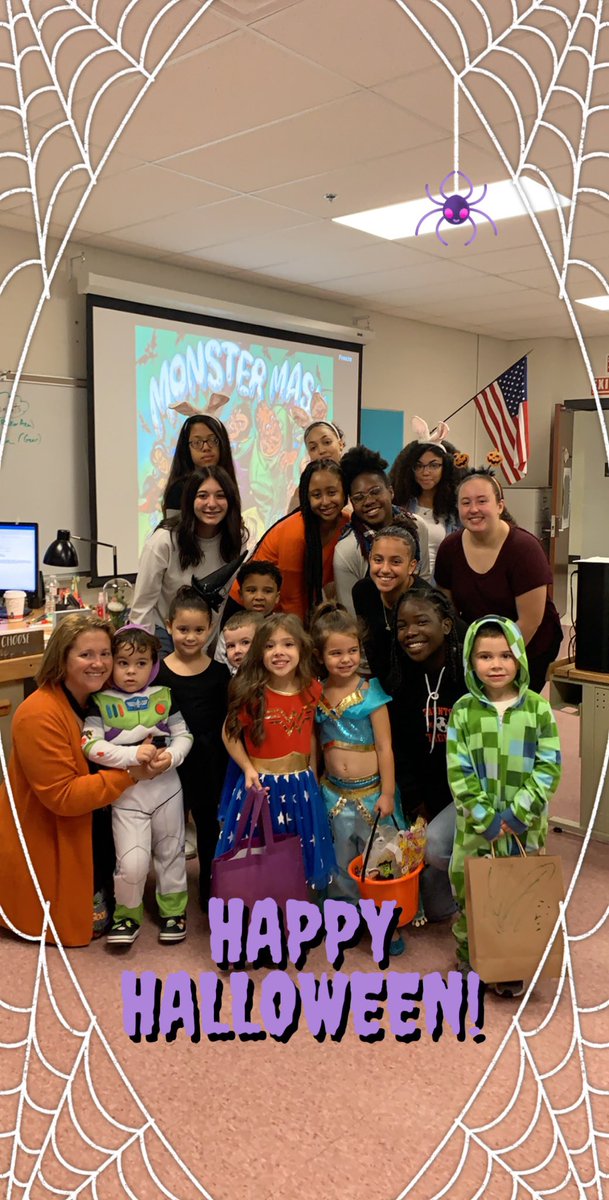darlahartung's tweet photo. @Taunton_Schools Tiger Tots stopped by CAD class today!! 🐅 🎃🧡 https://t.co/yks0csapZl