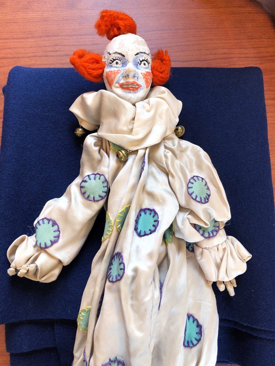 McGillLib's tweet photo. Ghosts and goblins at the Library! Some spooky sights, including #halloween-themed buttons on the Redpath bridge &amp; a #mcgillrarebooks drop-in on 4th floor McLennan 🎃👻🍬 @McGill_ROAAr #McGill #CentraideMtl https://t.co/MUX2haYyY1