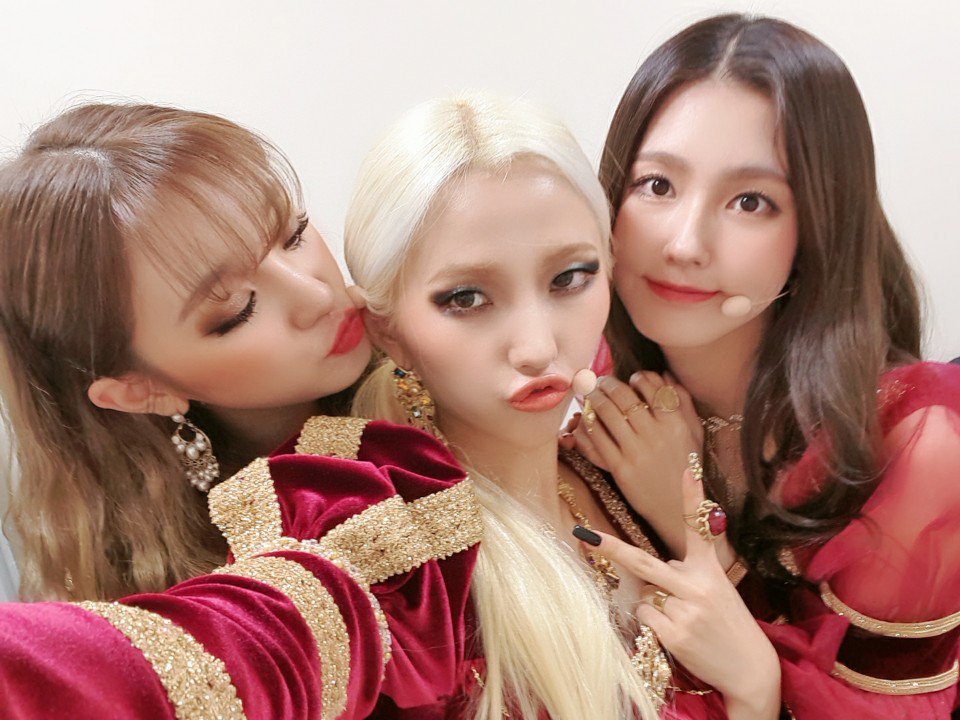 official_i_dle's tweet photo. [#소연] 드디어 퀸덤 끝! 여러분 라이언 무대 잘 봤어요?ㅎㅎ 응원해주는 우리 네버랜드 덕에 너무 즐거운 무대였어요 그리고 많이 성장할 수 있었던 시간이었습니다ㅎ 네버랜드 덕에 무대를 만들고 곡 쓰는게 절대 일처럼 느껴지지 않고 늘 즐거워요 네버랜드 사랑해요♡

https://t.co/HbjPvr3Ntn https://t.co/vcGBdZHIRX