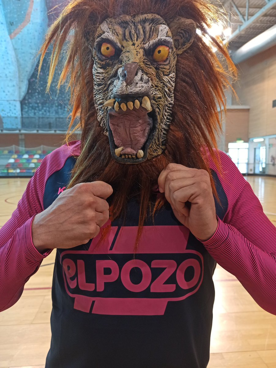ElPozoMurcia_FS's tweet photo. 🎃Halloween también trae regalos 🎃
¿Quién se esconde detrás de la 👹? 

Consigue 2 entradas para el partido ante @CDXOTA Sábado 9 de Noviembre 13 horas Palacio. 

1. Síguenos 
2. Haz RT y nombra Jugador 
3. Plazo hoy 00.00 horas 👻 https://t.co/oJUXnukvX0