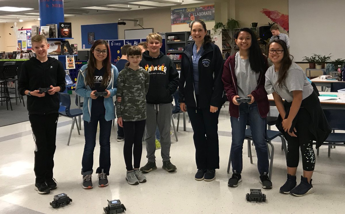 LcMths's tweet photo. Yesterday our VEX IQ Robotics Club had a fantastic information session and hands-on building experience thanks to Richard Seniuk. @MrMajorMT #ThinkSMT https://t.co/oUY06UuKN0