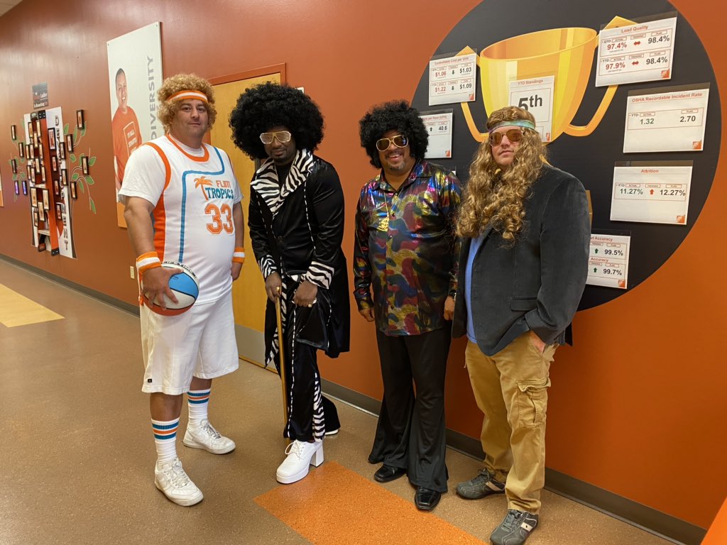 thdsdc5752's tweet photo. Throwback Halloween Thursday at SDC 5752 #BackToThe70s https://t.co/Juz1j1P0CG