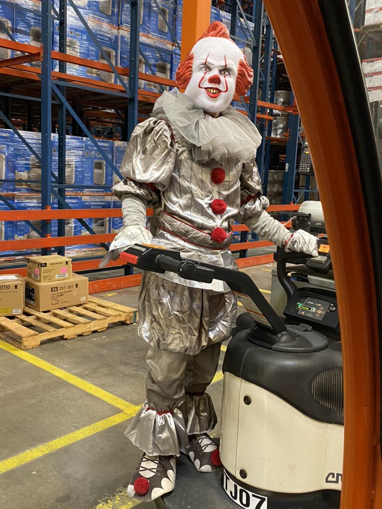 thdsdc5752's tweet photo. Throwback Halloween Thursday at SDC 5752 #BackToThe70s https://t.co/Juz1j1P0CG