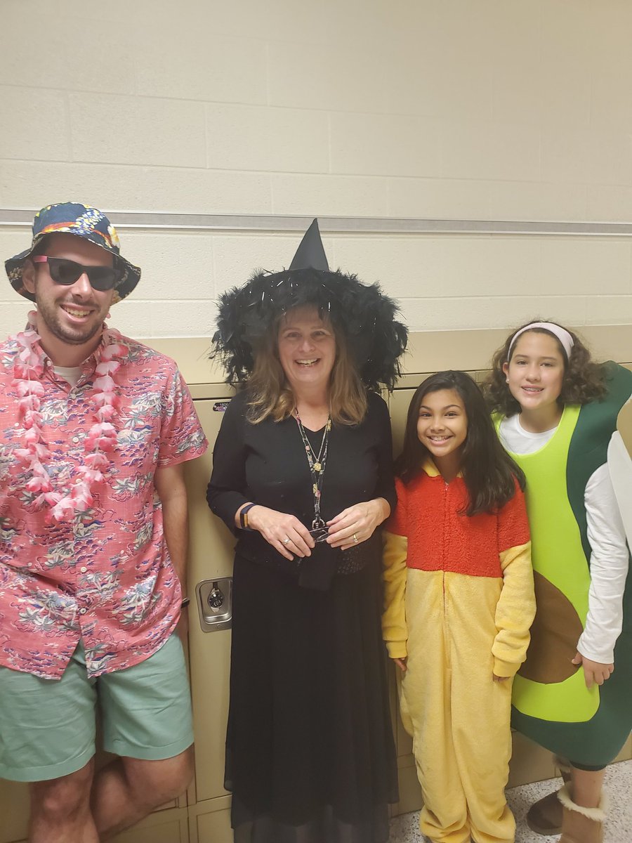 LCPS_Mercer's tweet photo. A typical Thursday at Mercer. #joininginonthefun https://t.co/As1J6mFNM3