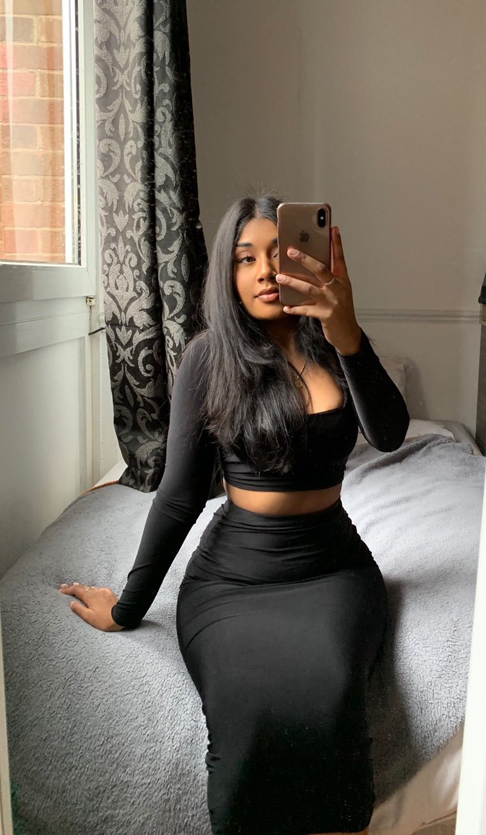 foreiiignmamiii's tweet photo. ever seen a Sri Lankan princess? 

no?

me either...🥺 https://t.co/zKIUqAMXzv