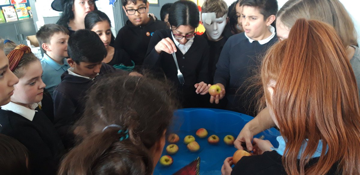 IbroxPrimaryP6T's tweet photo. We all managed to get an apple #dooking π https://t.co/QlmfWFSvcc