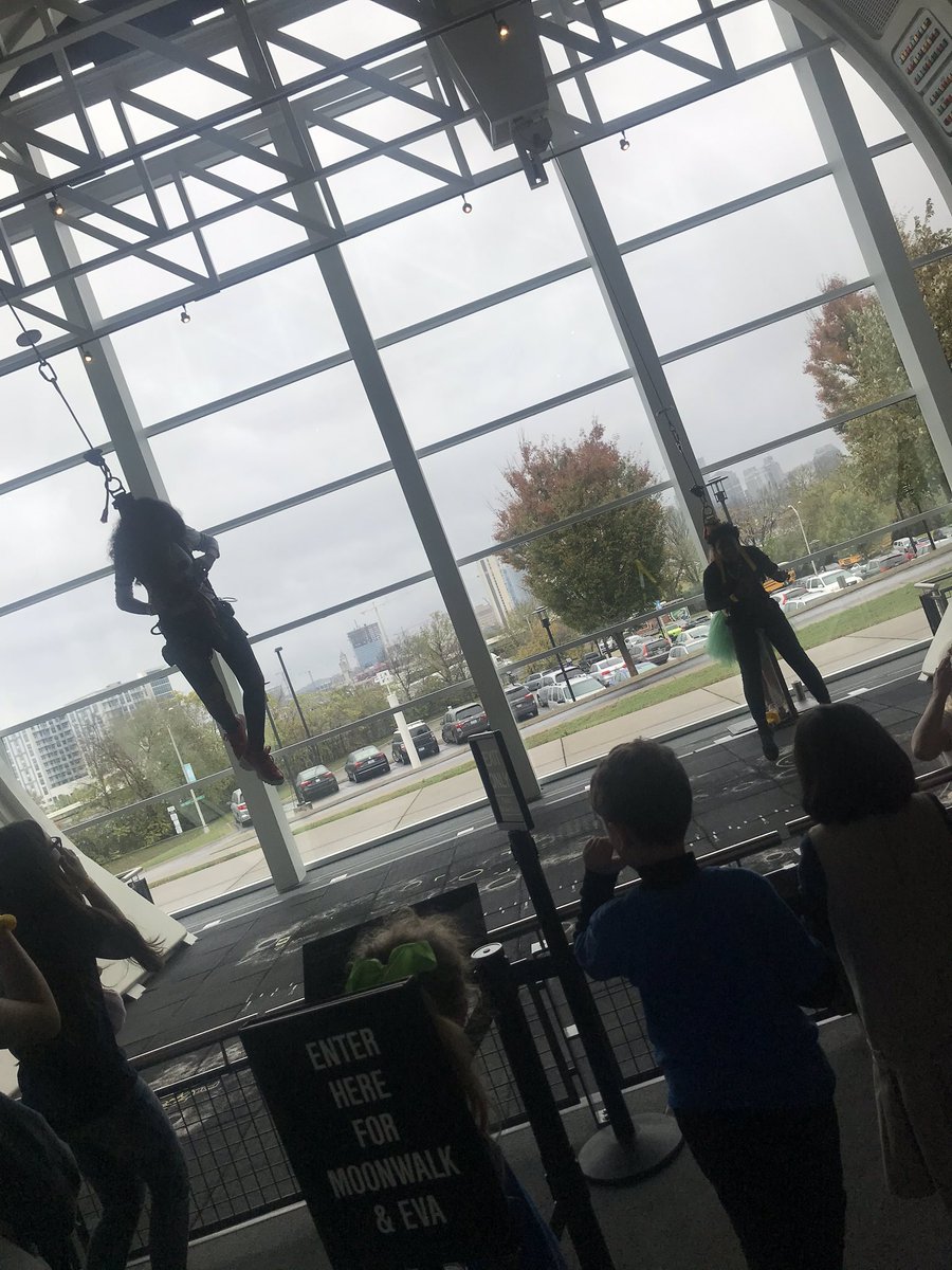 MissLittELA's tweet photo. Halloween + Rainy Day + Field Trip = Grand Adventure #AdventureScienceCenter https://t.co/T3S5mXo8ic