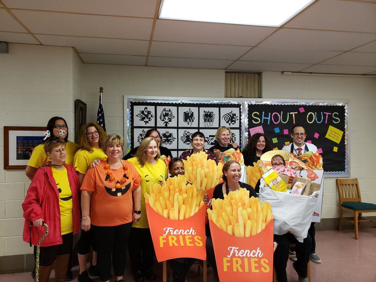 greenberg65's tweet photo. Greenberg's SchoolsHalloween lunch bunch, enjoying Halloween! https://t.co/lKmctf6I93