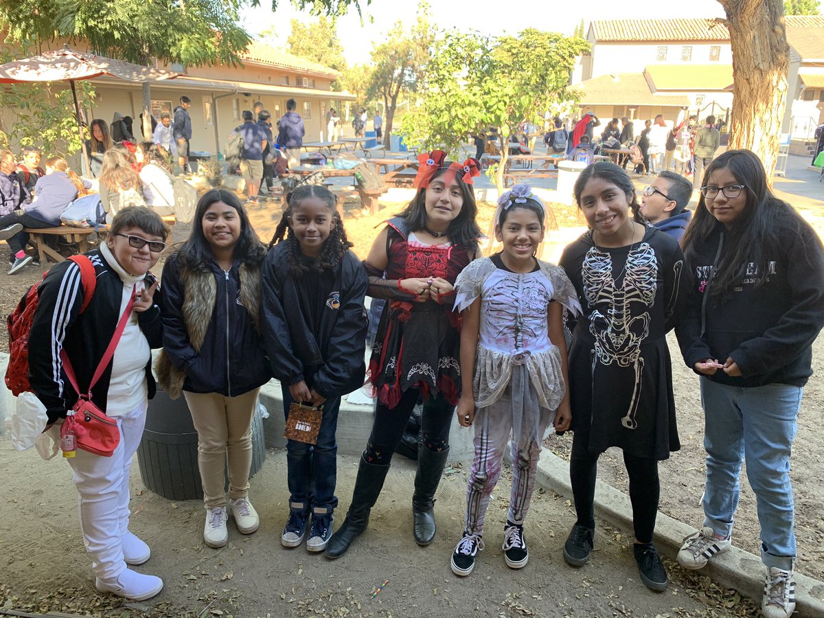 MSA_6's tweet photo. School Spirit In Full Effect! 🎃#HarvestDay @ MSA6 https://t.co/2DF5UTA85n