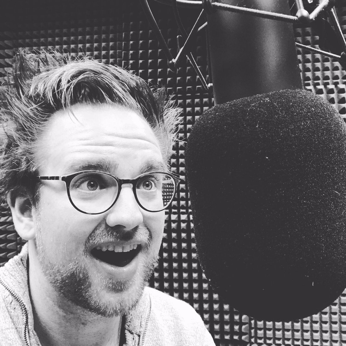 LukeRFrancis's tweet photo. Finished recording the @Robbie9Fowler autobiography, ‘My Life in Football’. As you can tell from this manic face, I clearly enjoyed myself. Legend. Get pre-ordering, footy fans. #MyLifeInFootball #LFC #Scouser #GrowlersComingHome @VoicecallOnline @WhiteHouseSound @bonnierbooks_uk https://t.co/5qNDSLYc6k