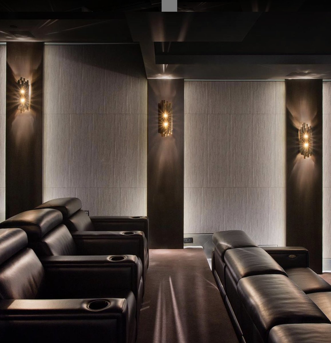 ficrest's tweet image. The best part of Halloween is when the trick-or-treaters have all made their rounds and you get to snuggle up with the leftover candy and turn on a spooky movie! 👻🎃

#HappyHalloween #FicrestIntegrationInc