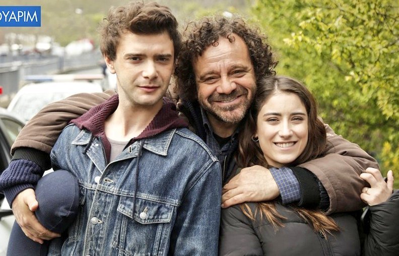 yosungozludev's tweet photo. Bizler Elibollar'ı çok sevdik🤗❤️
#HazalKaya #RehaÖzcan
#YağızCanKonyalı #NejatUygur
#ZeynepSelimoğlu #AlpAkar
#ÖmerSevgi #BizimHikaye
#Elibollar https://t.co/fdoMBfLUhb