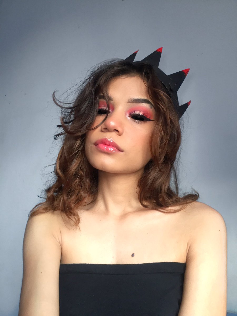 Irbelvpk's tweet photo. “Shadow of a thousand years rise again unseen, Voices whispers in the trees, Tonight is Halloween”
-Dexter Kozen
#favoritehalloweenquotes #Halloweenquotes #dexterkozen #halloween2019 #Hallowen https://t.co/MqJ2leO20g