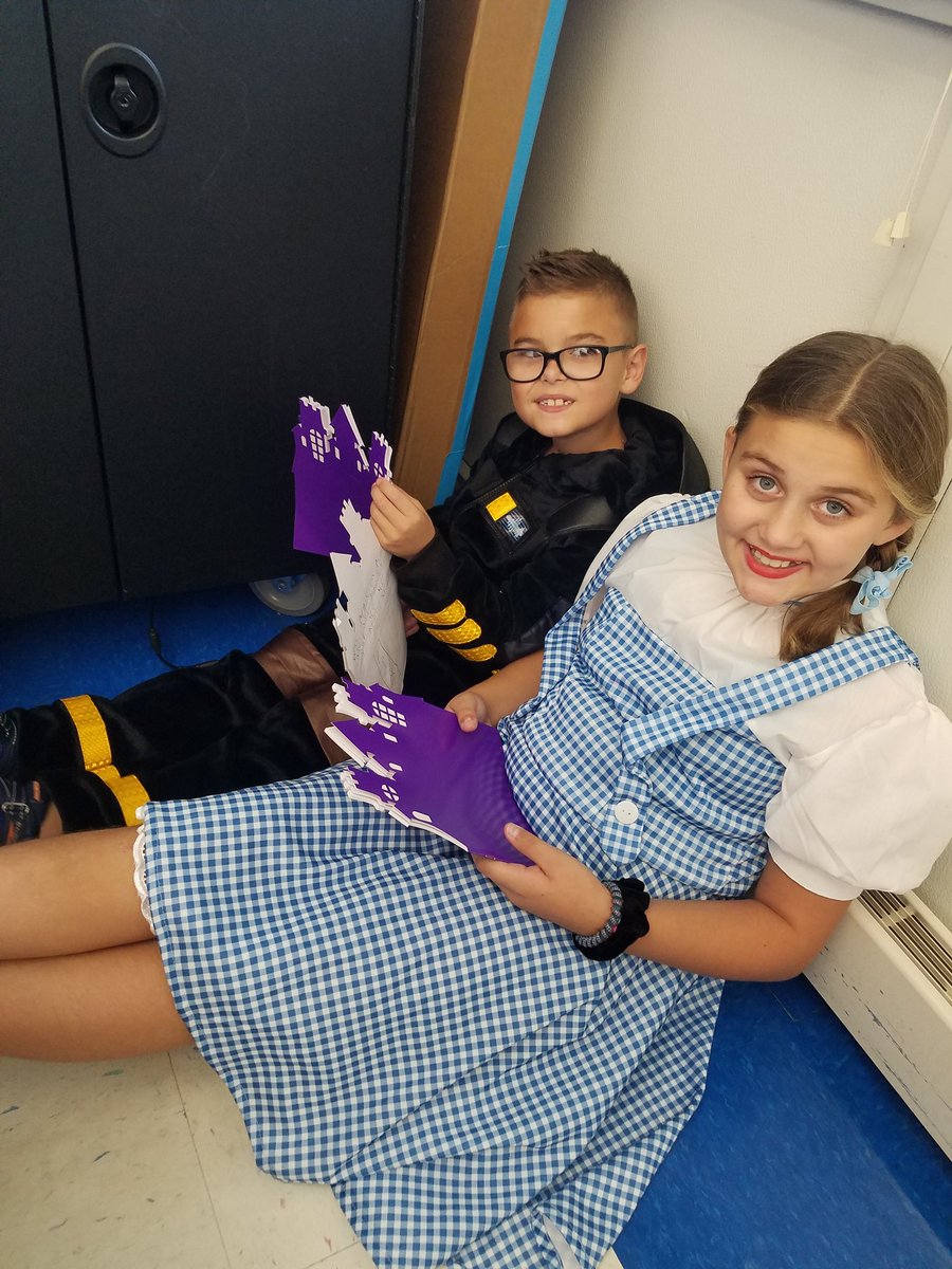 Zaborneyt's tweet photo. Reading our Halloween stories to our friends! @OceanAveSchool #MTPSPride #oaspride @OAS_MrsLuther https://t.co/zb0bDvCvG4