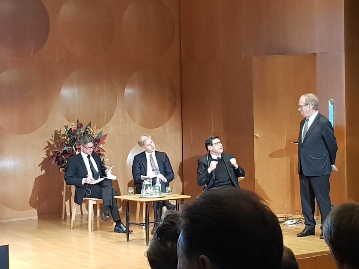 I wish the year-old Helsinki Graduate School of Economics would reflect a bit on this part of its anniversary traditions. #HGSEAnniversary
#AllMalePanel #womenineconomics