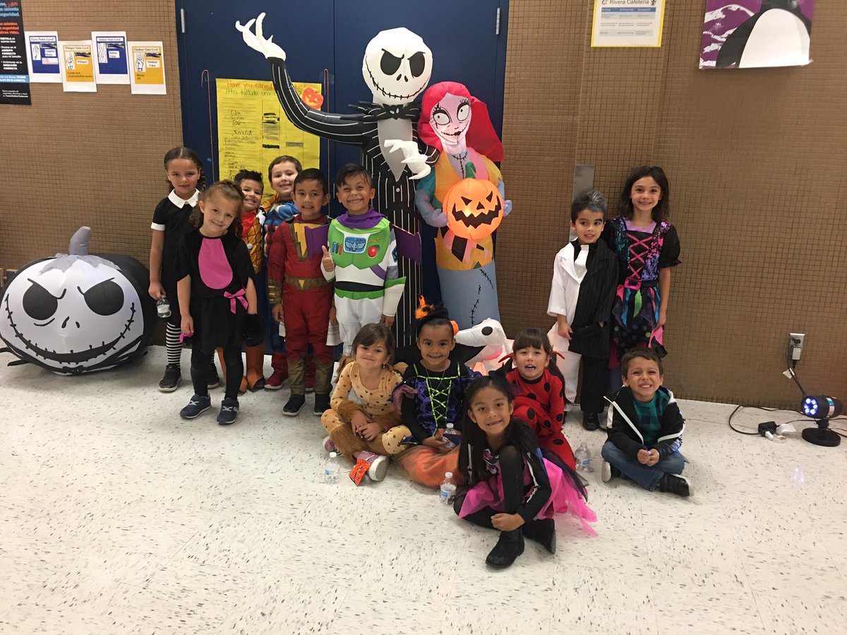 RiveraDual's tweet photo. Had a blast at Monster Mash!!! Nos divertimos mucho bailando! @RangersRivera https://t.co/DY1TBG6wIx