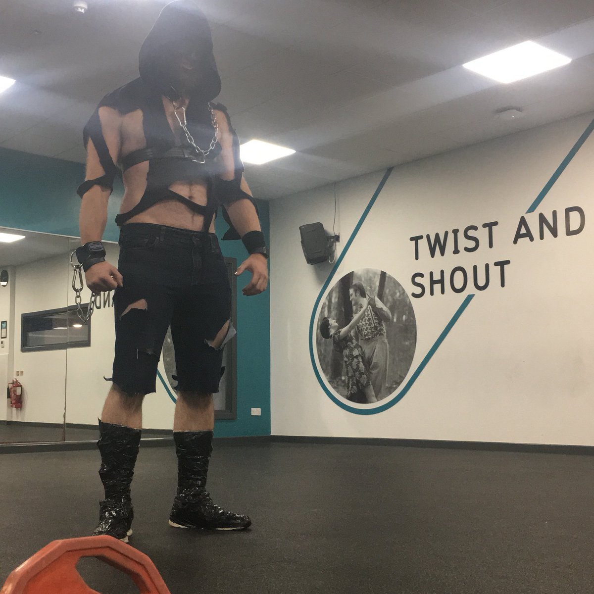 PaulDeanPT's tweet photo. Hallowe’en at work. Pretty sure I’m the only one who got the memo 🙈 @PureGym_NTWCH 
Still running that no joining fee until midnight! come see me, before it’s too late!
#gym #fitness #personaltrainer #halloween #fancydress https://t.co/jLGDACmBWI