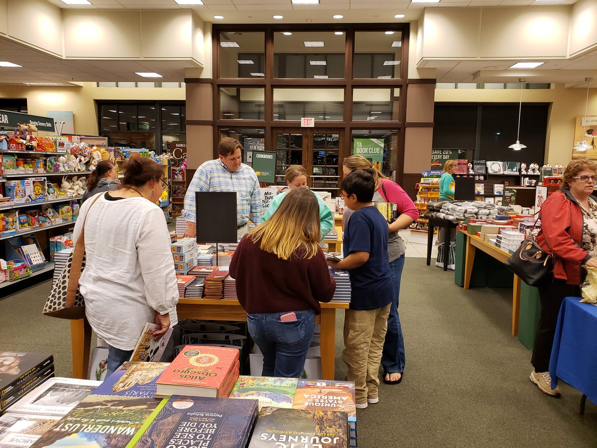 greenberg65's tweet photo. Greenberg held its annual Barnes and Noble Book Fair on 10/28. A fun family event for all who attended. https://t.co/phbPvuZoFH