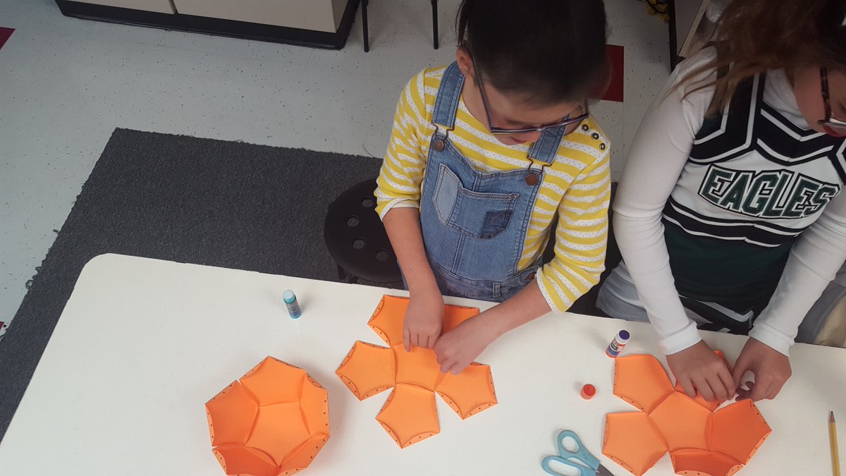 hescubcats's tweet photo. Do you know what a dodecahedron is? Our 4th graders do! Check out our dodecahedron jack o'lanterns #cubcatpride https://t.co/IDpvP57U6V